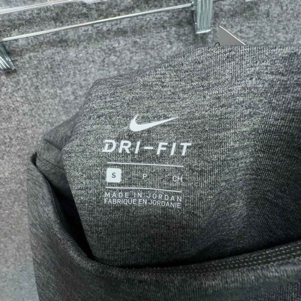 Nike Leggings Women Small Gray High Rise Legendary Tight Fit Capri Training NEW - Picture 8 of 10